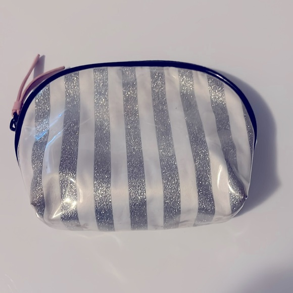 Victoria secret makeup bag - Picture 2 of 3